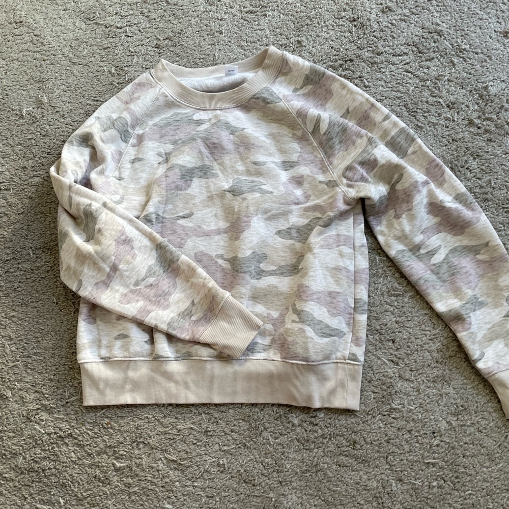Old Navy fleece lined sweater. BNWOT pink camo color